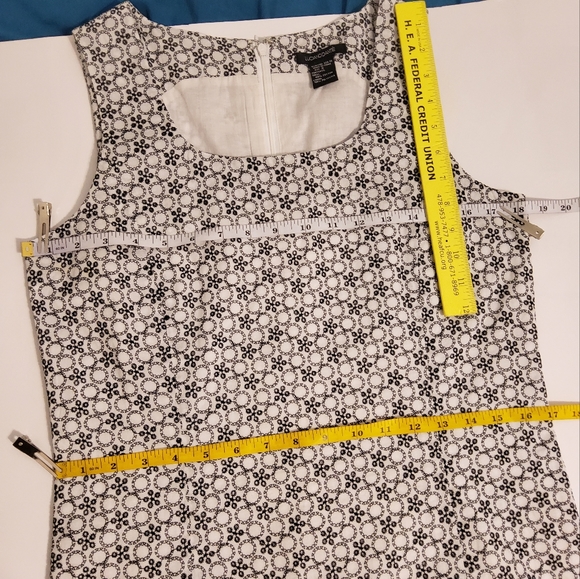 Luciano Dante Black/White Eyelet Embroidery Sleeveless Sheath Dress Size 6 - Picture 5 of 10